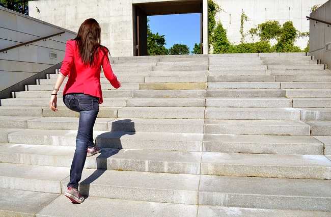7 Health Benefits of Going Up and Down the Stairs 8 cnwintech benefits going up down stairs healthy life